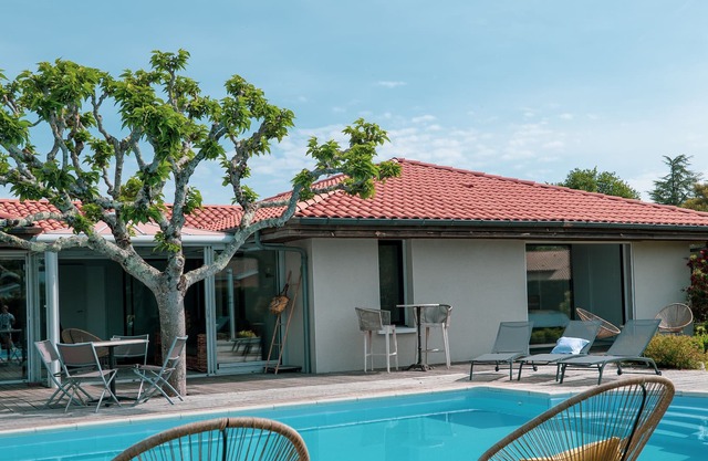 Villa with swimming pool 6km from Lespecier beach and Mimizan beach, Contis