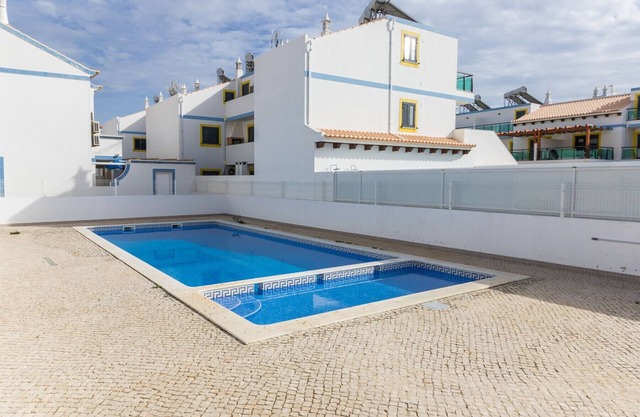 Villa with WIFI, shared pool 200m from the beach by AlgarveManta (1V4)