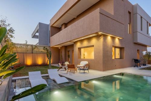 Villa Yas, Heated Pool, 15min from City Center, 4 Bedrooms, Private Cook and Airport Pickup