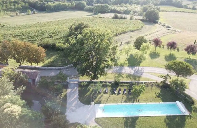 Village castle* - Pool, sauna & fitness - 7 ensuite bedrooms with AC