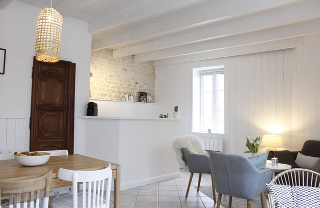 Village house with outdoor spaces including terrace with sea view-Parking (*)