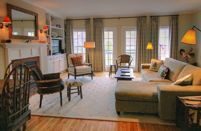 Village Townhouse- walk to restaurants and recreation