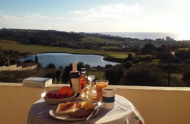 VillainGolf Camp with interviews and near the village center and the beach of Marbella