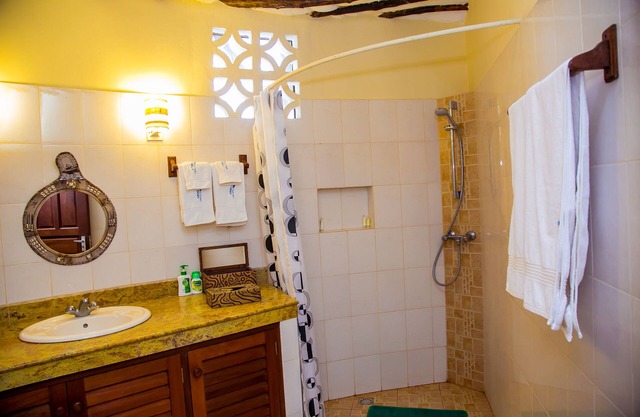 Villakwetu Cottages Diani Beach