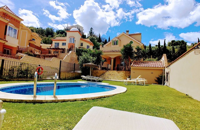Villanita, golf sun and fun near the beach