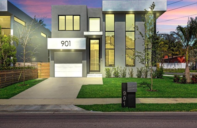 VillaPlaya brand new home, modern style resort!