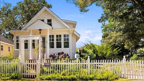 Villas Cottage By The Bay