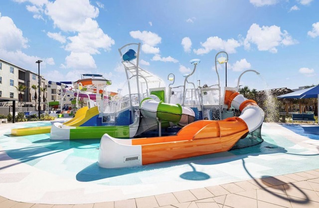 Villatel Orlando Resort, 5 Bedroom Villa, Sports Courts & Splash Pad Access