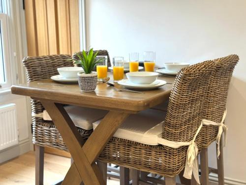 Vine Cottage, 3 Bedroom, Stamford Centre by Belmont Places