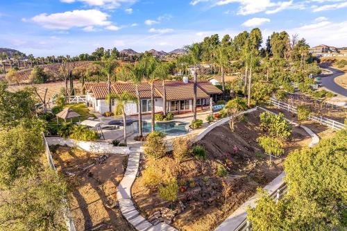 Vineyard Escape - Pool & Views by Allevo Homes