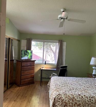 Vineyard Vista Suite with TV and private bathroom