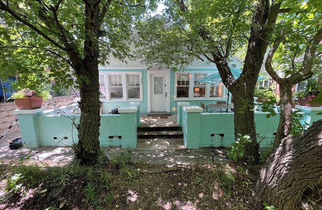 Vintage Beachside Cottage