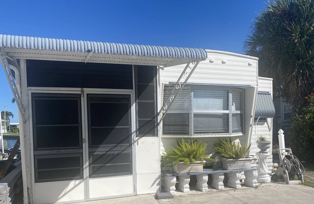 Vintage cozy beach house waterfront on grand canal with dock