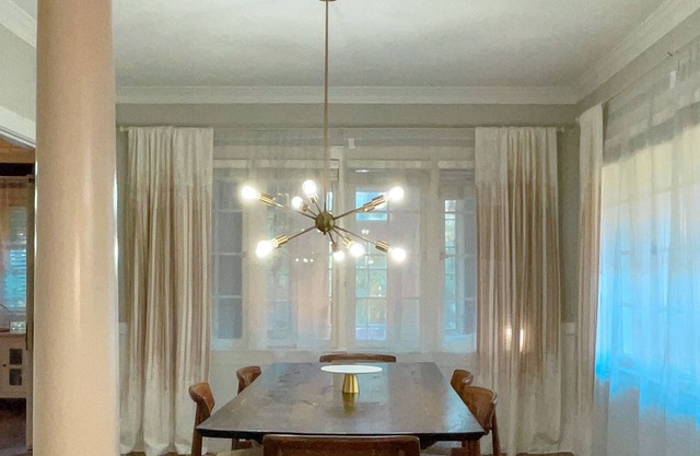 Vintage gem in the Highlands for group getaways with private workspace