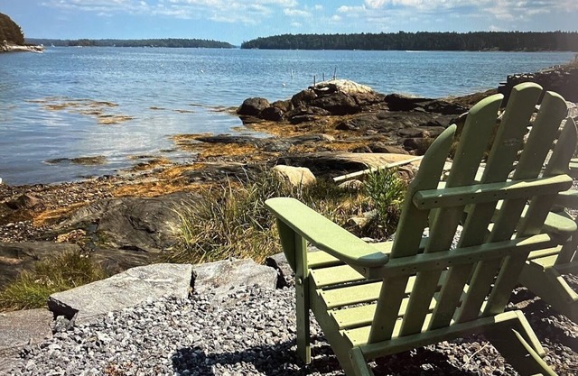 Vintage Maine Cottage - Water Views and Water Access
