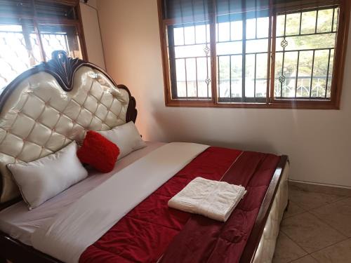Viola Muyenga Pool House