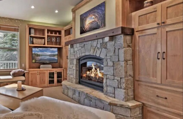VIP Palisades Ski-In Ski-Out Condo A+ Views 200 ft to KT22