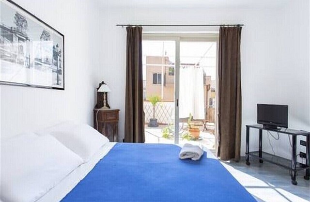 Visit Sicilian treasures sleeping in our apartment near to the sea