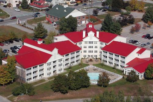 Visit the beautiful Northeast scenery in this Studio Apt with resort amenities