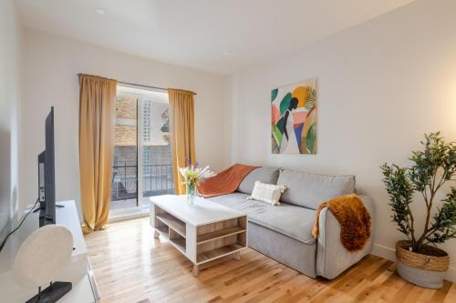 Vista Nook Light Filled 2BR in MTL