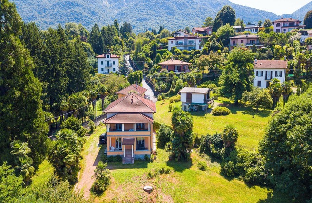 Vista Verde Apt. 5 min walk to Lake, Porto Valtravaglia, Italy