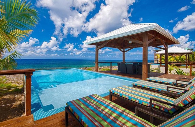 Vivaro Roatan South House