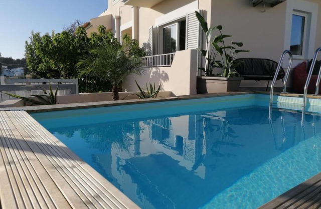 Vivenda Geminada com piscina a 10 minutos a pé da praia, by QoZzy