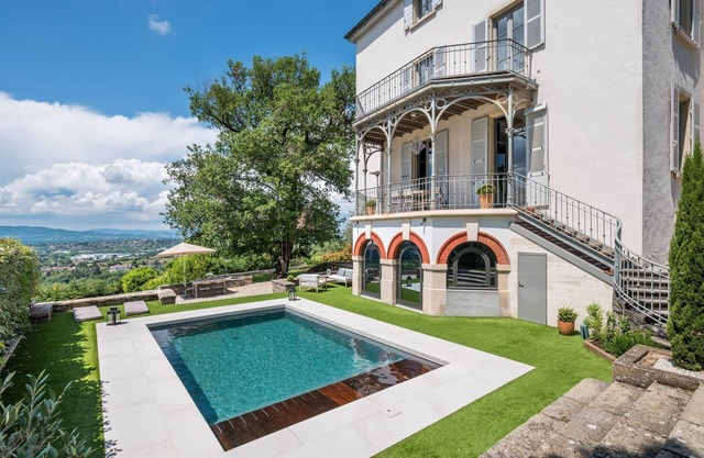 Volange - Homely house with pool, garden and amazing view
