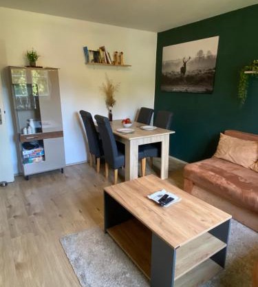 Voll ausgestattete 3 Zimmer Wohnung mit 2 Schlafzimmer