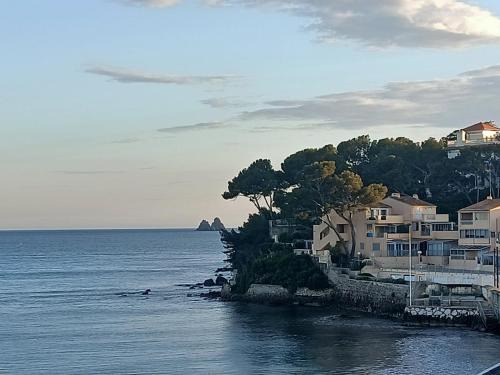Vue et emplacement d'exception à 20 m de la plage des Sablettes