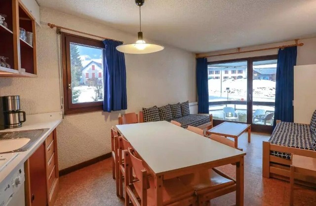 VVF Les Monts Jura - 3 Room Apartment 8 People