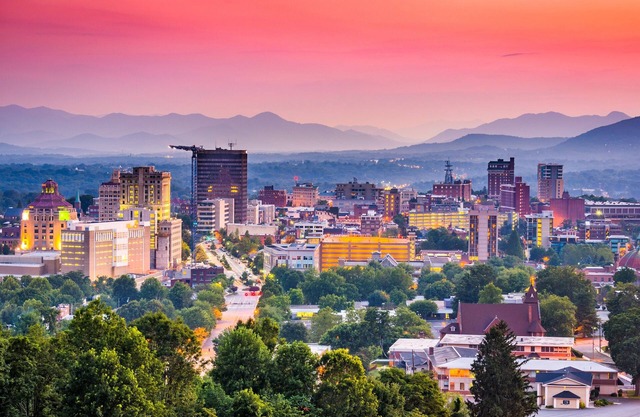 W Asheville Pet-Friendly Cottage | Hot Tub | Firepit | Biltmore Chihuly discount