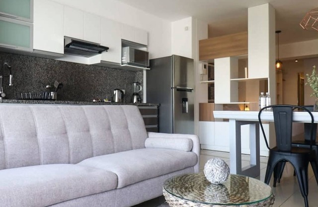 w Beautiful 1BR With Balcony in Miraflores