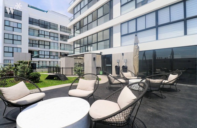 w Centric 1BR in San Isidro