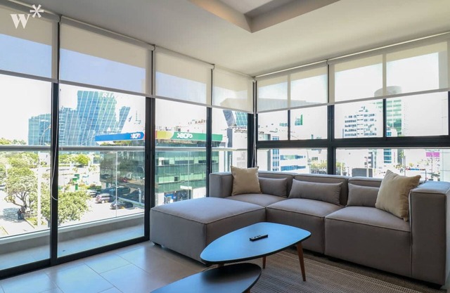 w Sleek 1BR in San Isidro