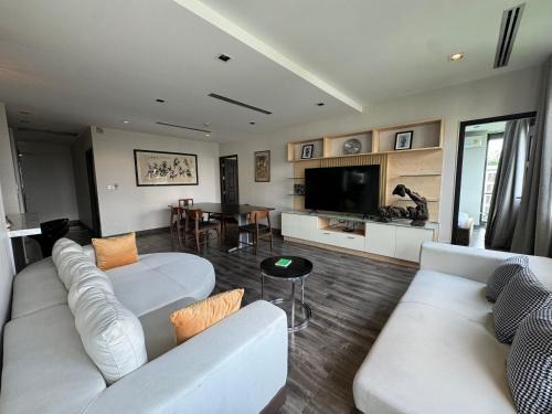 W8 CONDO, TOP Floor LUXE 3 Bedroom Penthouse, Hip central Bangkok area, 5 mins from Thonglo BTS station