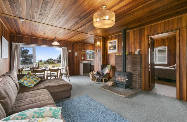 Waihi Charm - Waihi Beach Holiday Home