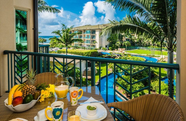 Waipouli Beach Resort Exquisite Oceanview Overlooking the Fantasy Pool