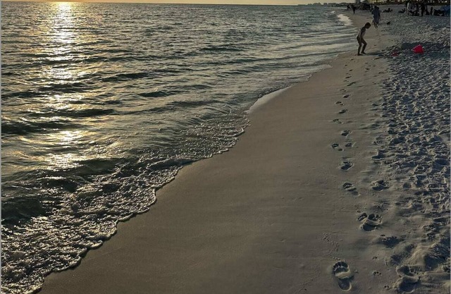 Walk 2 Beach! Golf, Dining & More! -Sleeps 12