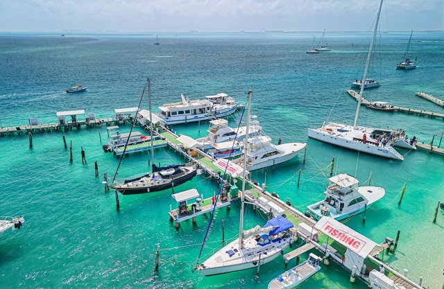Walk barefoot to beach! Two bathrooms, Air con! Entire private sailboat