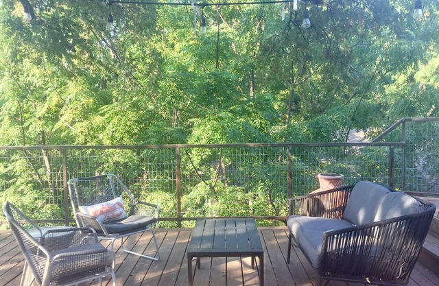 Walk or bike to SXSW, Large Eastside home w/ outdoor entertaining