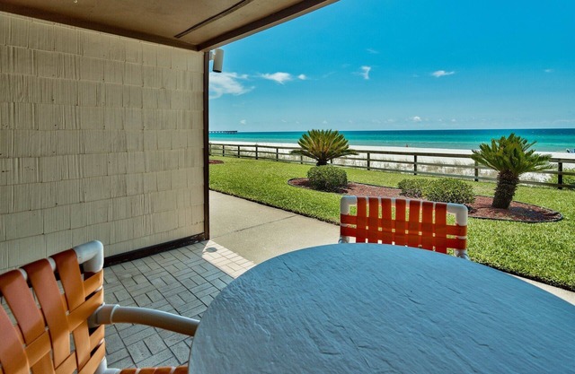 Walk Out Your Door To Beach/Walk To Pier Park, Beach Front