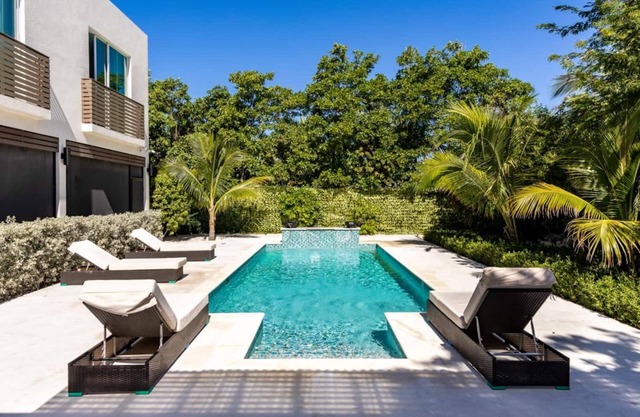 Walk To Beach & Shops! Beautiful Patio/Pool-CV41-2