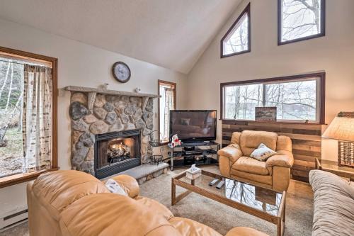 Walk to Beach Lakefront Pocono Escape with Fire Pit