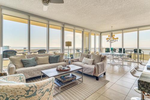 Walk to Beach Luxury Biloxi Condo with Pool Access!