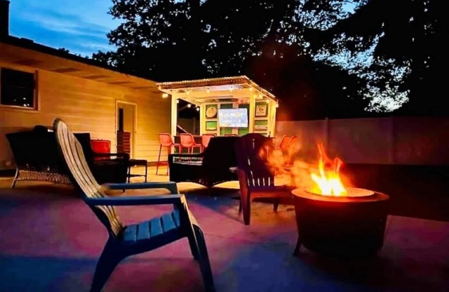 Walk to Beach, Ping Pong Table, King Beds, Sleeps 6
