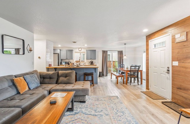 Walk to Downtown Sisters - DOG Friendly - Updated!