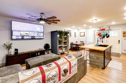 Walk to Dtwn Dog-Friendly Retreat in Fairbanks!
