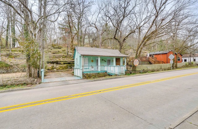 Walk to Dtwn: Eureka Springs Retreat w/Patio!