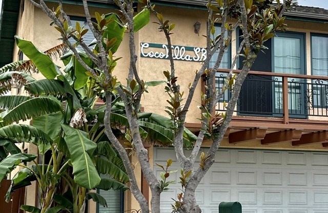 Walk To E. Beach 2 Bed,1 Ba @ CocoVillaSb Rentals 30/Ngt Minimum